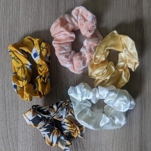 Golden peachy scrunchie set!